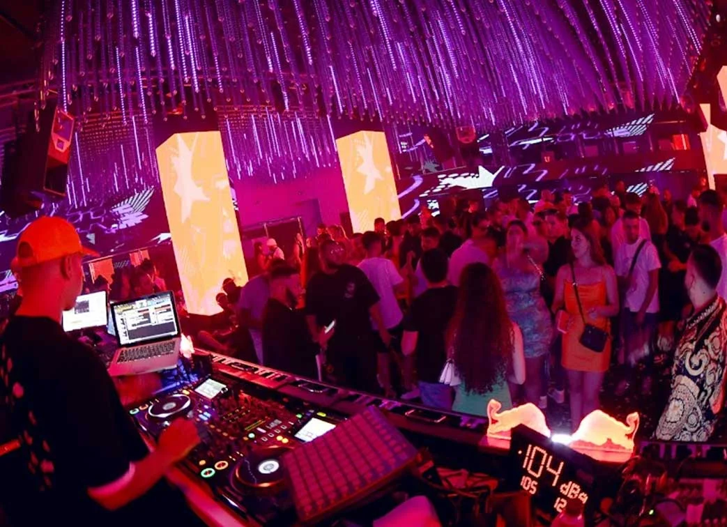 555 Famous Club - Photo 2